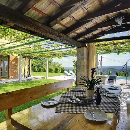 Villa Spacious With Pool In Lupoglav Dolenja Vas