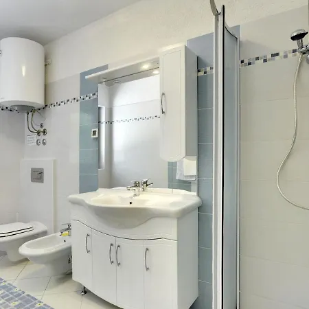 Spacious With Pool In Lupoglav * Dolenja Vas