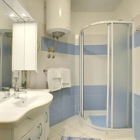 Spacious With Pool In Lupoglav Dolenja Vas